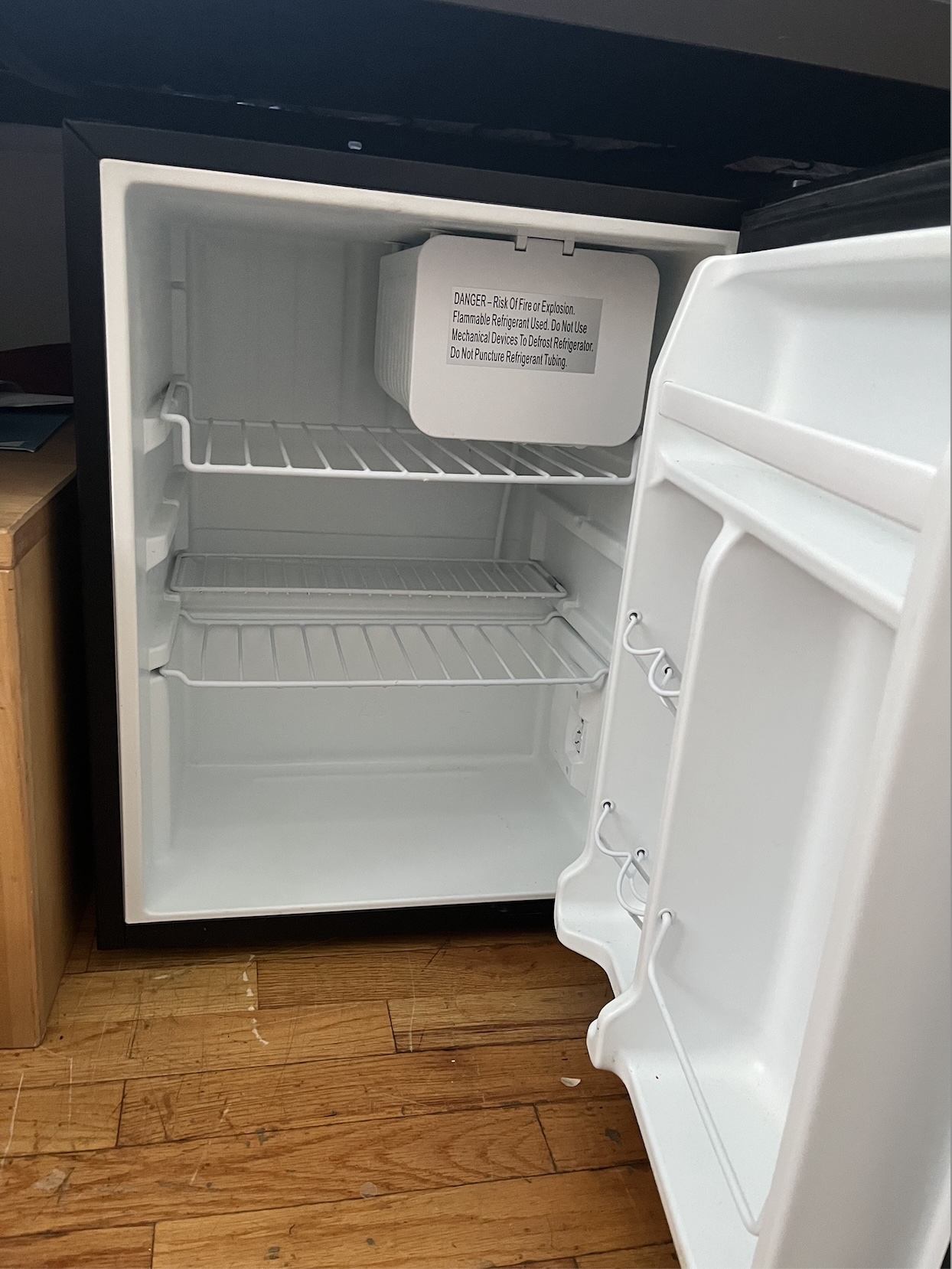 Mini Fridge (Galanz) in great condition
