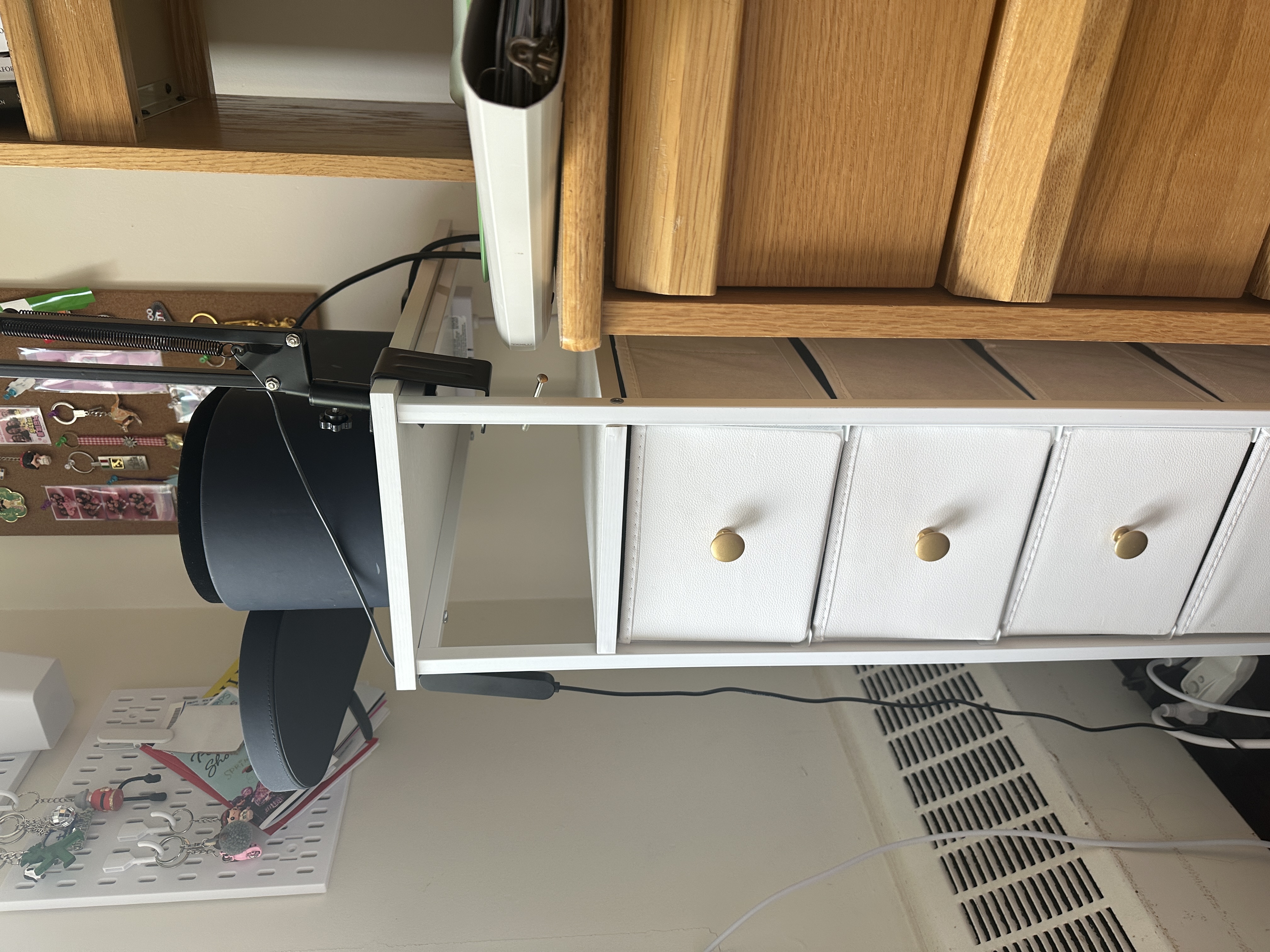 Slim drawer with 4 tiers